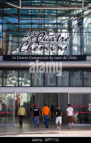 Il centro commerciale ingresso del 'Quattro percorsi', a Vichy (Francia). Entrée du centro commerciale 'Les Quatre Chemins' à Vichy. Foto Stock