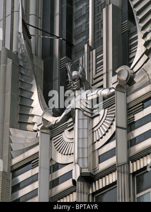Art deco costruito 1932 grigio in mattoni di pietra in acciaio inossidabile Niagara Mohawk edificio Syracuse nello Stato di New York la scultura di luce Foto Stock