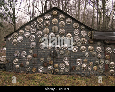 Wall house coprimozzo parete decorazione design cerchi Round chrome vecchio riadattare di riciclo Foto Stock