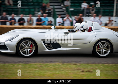 Mercedes essendo azionato al 2009 Festival della Velocità di Goodwood. Jack fotografia della luna Foto Stock