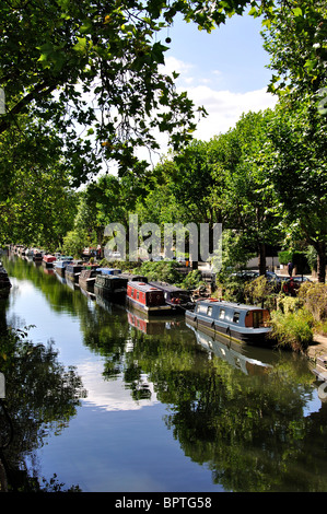 Narrowboats sul Regent's Canal, Maida Vale, City of Westminster, Greater London, England, Regno Unito Foto Stock