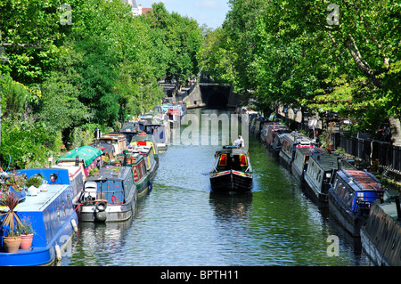 Narrowboats sul Regent's Canal, Maida Vale, City of Westminster, Greater London, England, Regno Unito Foto Stock