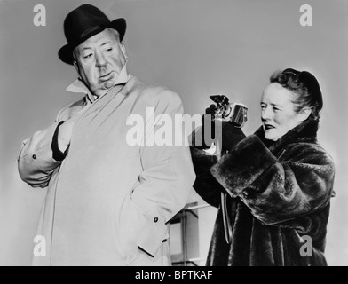 ALFRED HITCHCOCK & ALMA HITCHCOCK DIRETTORE (1965) Foto Stock