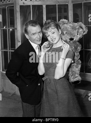 JOHN MILLS & HAYLEY MILLS e attore attrice (1963) Foto Stock