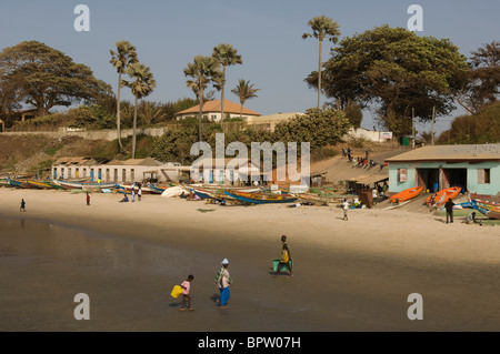 Spiaggia di pesca, Bakau, Gambia Foto Stock