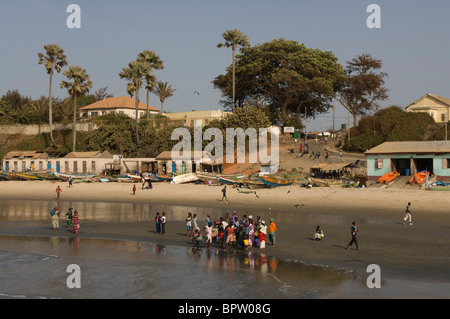 Spiaggia di pesca, Bakau, Gambia Foto Stock