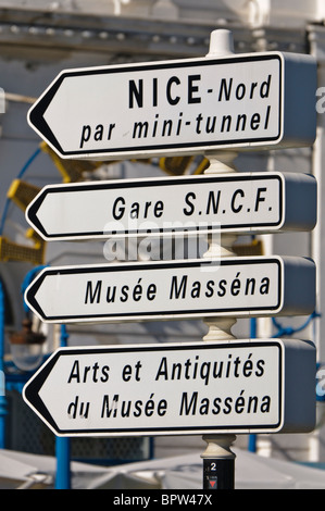 Cartelli a Nizza di Nizza Nord (par mini-tunnel), Gare SNCF, Musée Masséna, Arts et Antiquités du Musée Masséna Foto Stock