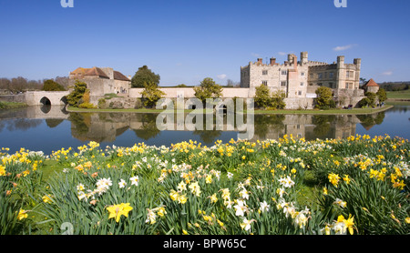 Il Castello di Leeds in primavera, Kent, Regno Unito. Foto Stock