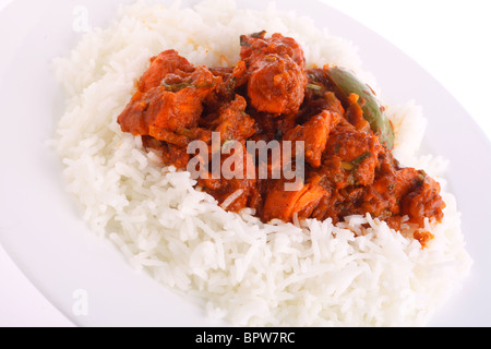 Un piatto di pollo tikka masala sul riso bollito Foto Stock