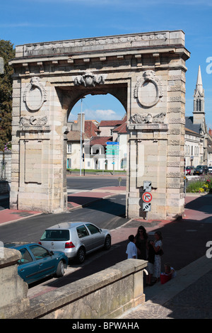 Archway nel Bastione Saint Nicolas o Bastion du Bourg Neuf in Beaune, Borgogna, Francia. Foto Stock