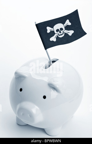 Bandiera del pirata e il salvadanaio, concetto di crimine di business Foto Stock