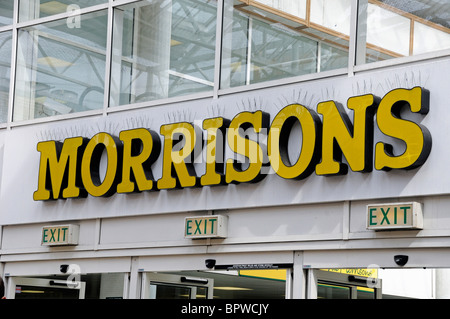 Morrisons supermercato segno, Holloway Islington Londra Inghilterra REGNO UNITO Foto Stock