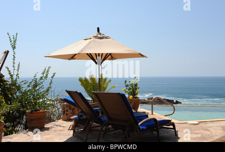 Mountain piscina affacciato sulla costa del Pacifico. Mazunte, Messico Foto Stock