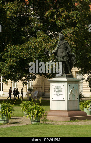 Schloss Charlottenburg, Statua di Friedrich 1a King of Prussia allo Schloss Charlottenburg Foto Stock