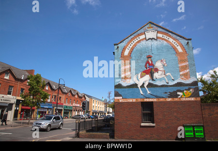 In Irlanda del Nord, Belfast, Donegall Pass, lealisti murale politico su una veletta in Lyndsay Street. Foto Stock