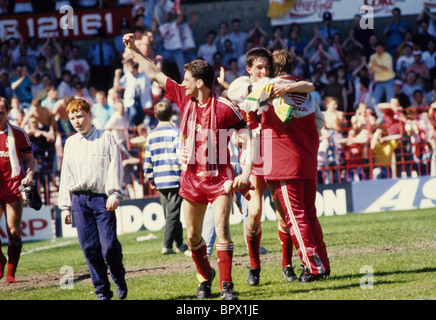 Il 1989 FA Cup semi final replay tra Liverpool e Nottingham Forest seguenti Hillsborough disaster. John Aldridge onde. Foto Stock