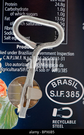 Fray Bentos stagno di " corned beef ". La produzione del Brasile con una chiave per aprire lo stagno. Foto Stock