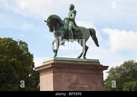 Statua equestre di B. Bergslien del re Karl Johan, di fronte al Palazzo Reale di Oslo, Norvegia. Foto:Jeff Gilbert Foto Stock