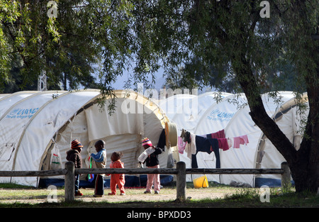 Sud Africa: i rifugiati dello Zimbabwe sono ancora stare in tenda a DeDoorns Refugee Camp Western Cape, Valle esagonale Foto Stock