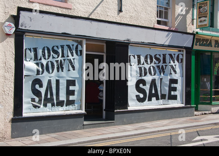 Chiudere la vendita segni in vetrina, Keswick Foto Stock