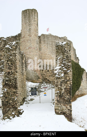 Conisbrough Castle sulla Collina del Castello Conisbrough vicino a Doncaster nello Yorkshire meridionale Inghilterra GB UK 2010 Foto Stock