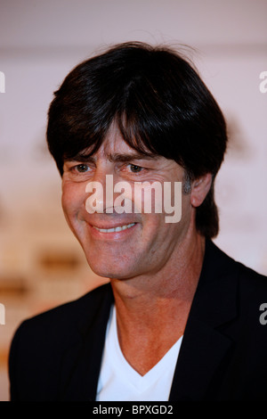 Il pullman della tedesca nationalfootball team Joachim Loew durante una conferenza stampa Foto Stock