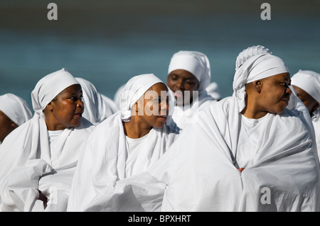 Elementi femmina della Congregazione degli Apostoli di Muchinjikwa chiesa. Foto di Gordon Scammell Foto Stock
