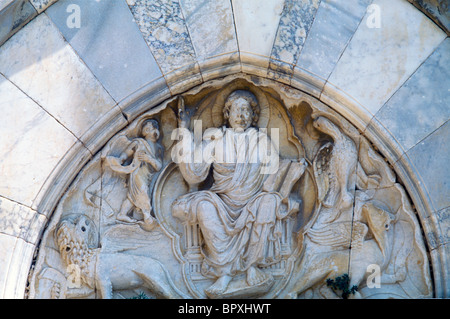 Maguelone Francia Linguadoca Rossiglione cattedrale Saint Pierre de Maguelone timpano con la figura di Cristo Foto Stock