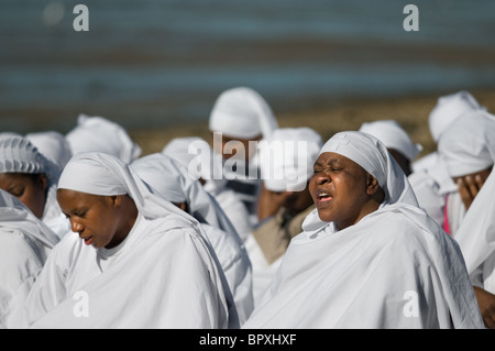Elementi femmina della Congregazione degli Apostoli di Muchinjikwa chiesa. Foto di Gordon Scammell Foto Stock