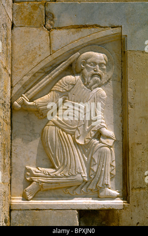 Maguelone Francia Linguadoca Rossiglione cattedrale Saint Pierre de Maguelone Dettaglio di San Paolo su portale Foto Stock