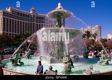 Las Vegas, Nevada, Stati Uniti d'America - Bellagio Hotel Casino sulla striscia, Fontana Hotel Paris Foto Stock