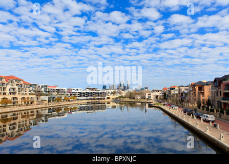 Claisebrook Cove riqualificazione in affluent East Perth. Perth, Western Australia. Foto Stock