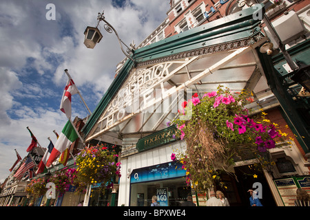 Regno Unito, Inghilterra, Merseyside, Southport, Lord Street, la struttura Scarisbrick Hotel, ben noto punto di riferimento locale Foto Stock
