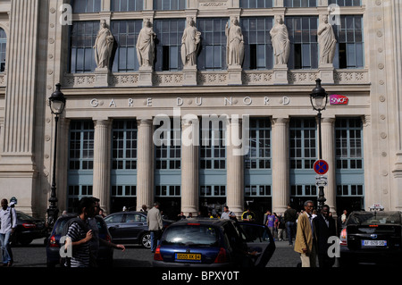 Facciata della principale stazione ferroviaria del Nord - Gare du Nord - Parigi, Francia. Foto Stock