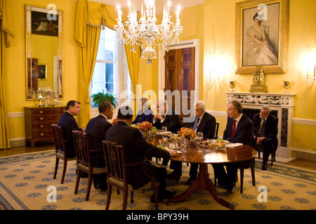 Il presidente Barack Obama detiene una cena di lavoro nella Casa Bianca Foto Stock