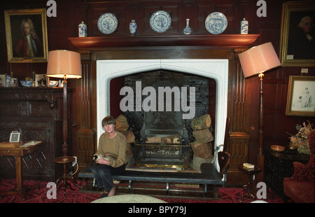 Caroline Colthurst ex modello di moda a Pitchford Hall in Shropshire 6/3/92. Caroline morì 2010 Foto Stock