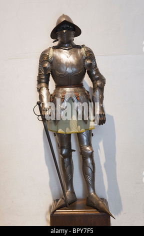 Segovia, provincia di Segovia Spagna. Armatura sul display nell'Alcazar. Foto Stock