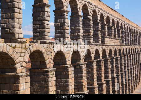Segovia, provincia di Segovia Spagna. L'acquedotto romano. UNESCO - Sito Patrimonio dell'umanità. Foto Stock