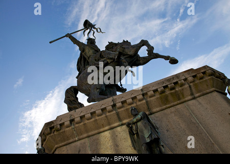 La statua di Guglielmo il Conquistatore nella piazza della città Falaise, Francia Foto Stock