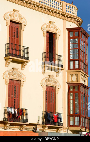 Stile art noveau edificio in Avenida del Rey Juan Carlos I . Melilla.Spagna. Foto Stock