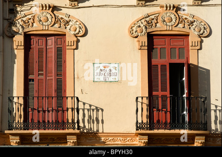 Edificio stile art nouveau in Avenida del Rey Juan Carlos I . Melilla.Spagna. Foto Stock