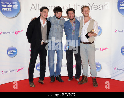 Marcus Mumford, "Paese" Winston Marshall, Ben Lovett e Ted Dwane di Mumford & Sons presso la "Barclaycard Premio Mercurio Awards. Foto Stock