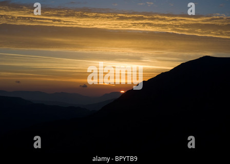 Lake District sunrise vicino Scafell Pike, Cumbria Foto Stock