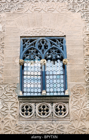 Segovia, provincia di Segovia Spagna. Flamboyant finestra gotica del XV secolo Palacio de Cascales Foto Stock