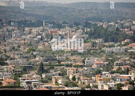 Fotografia aerea del villaggio arabo di Kafar Qara a Wadi Ara Foto Stock