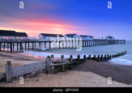 Southwold Pier a sunrise. Foto Stock