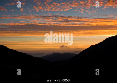 Lake District sunrise vicino Scafell Pike, Cumbria Foto Stock