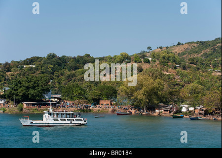 MV Songea lago di traghetto sul Lago Malawi, Nkhata Bay, Malawi Foto Stock