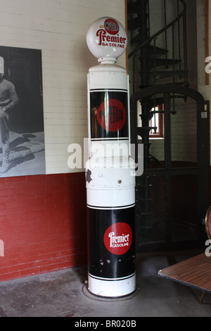 Vintage 50s 60s del gas carburante stazione pompa serbatoio Foto Stock