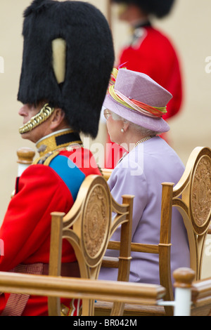 Sua Maestà la Regina e il Principe Filippo). "Topping il colore' 2010 Foto Stock